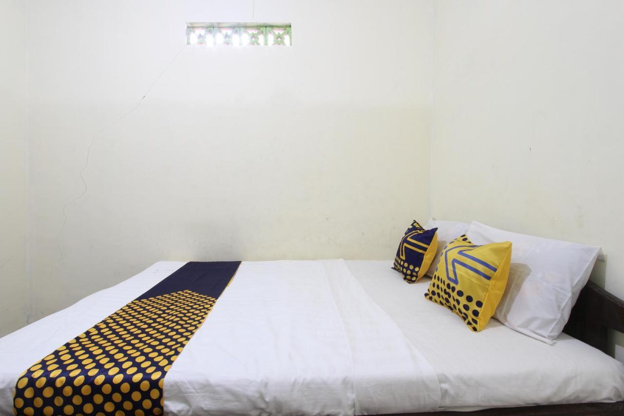 Oyo 92231 Penginapan Tanjung Alang Syariah Makassar Ngoại thất bức ảnh