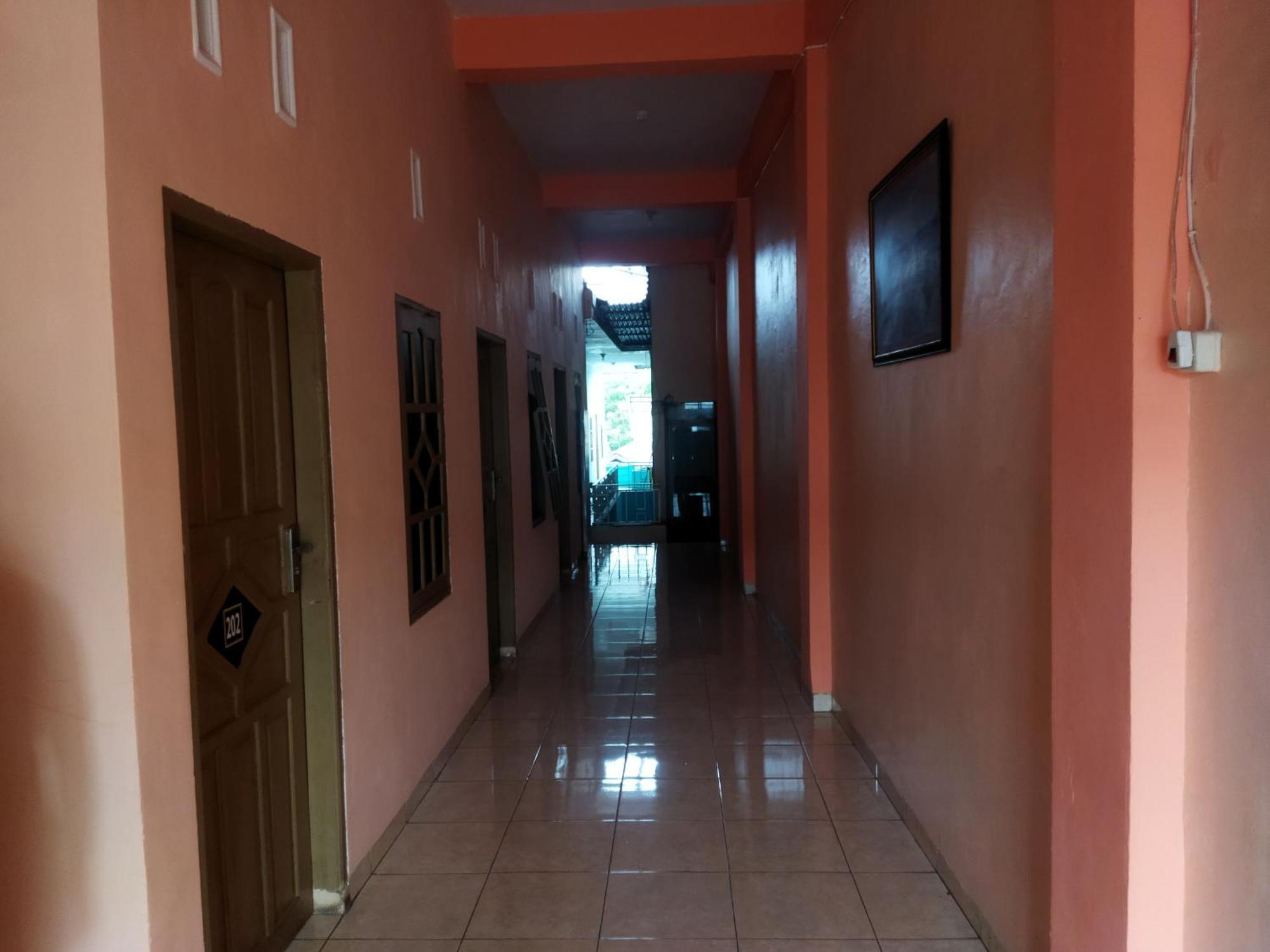 Oyo 92231 Penginapan Tanjung Alang Syariah Makassar Ngoại thất bức ảnh